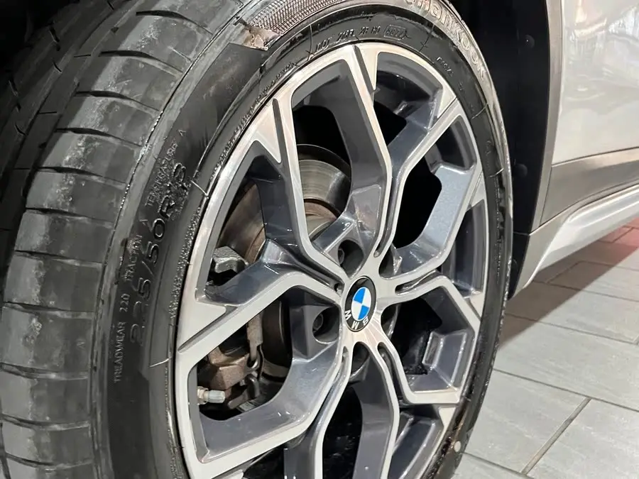 بي إم دبليو X1 2022 sDrive20Li النسخة الفاخرة