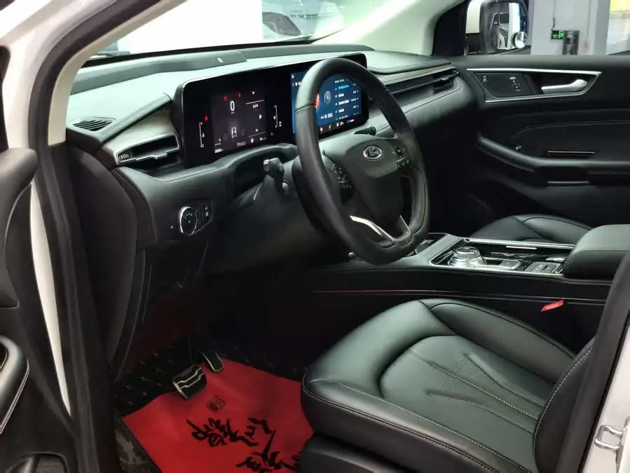 2020 Ford Edge EcoBoost 245 FWD Titanium 7-Seater