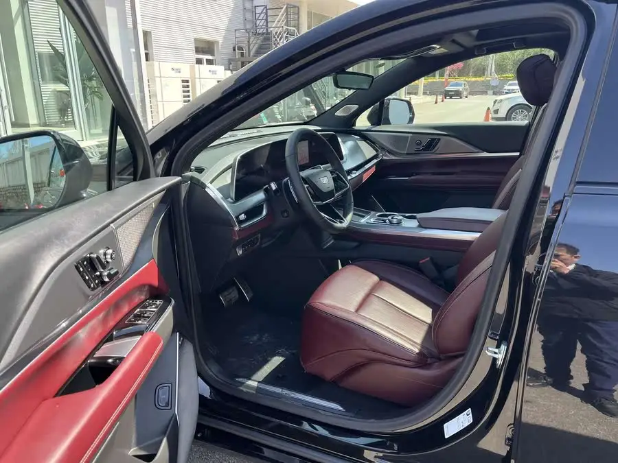 Cadillac XT5 2025 2.0T Platinum