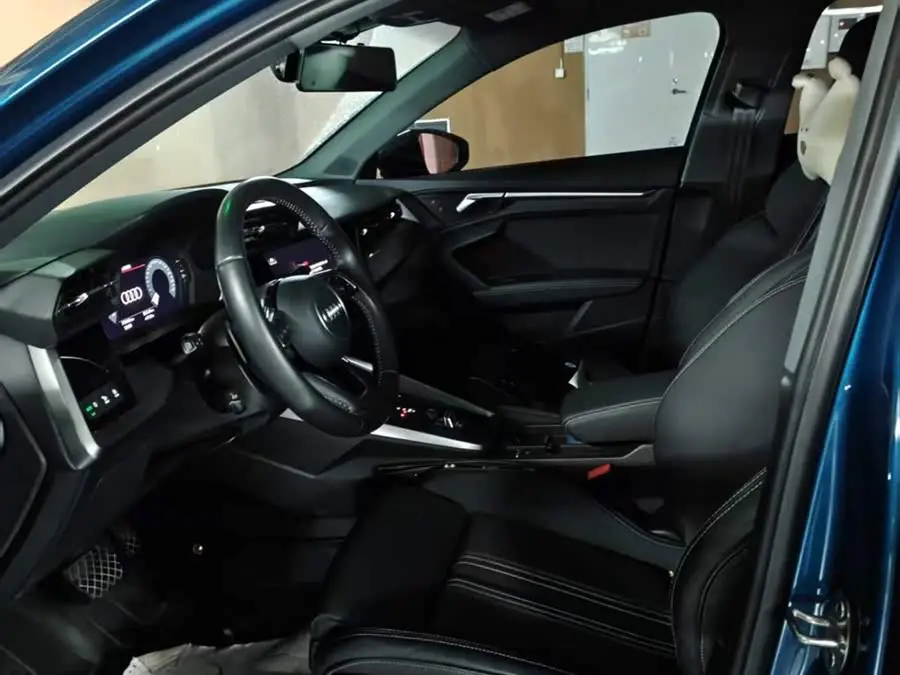 أودي A3 2021 A3L ليموزين 35 TFSI طراز رياضي أنيق