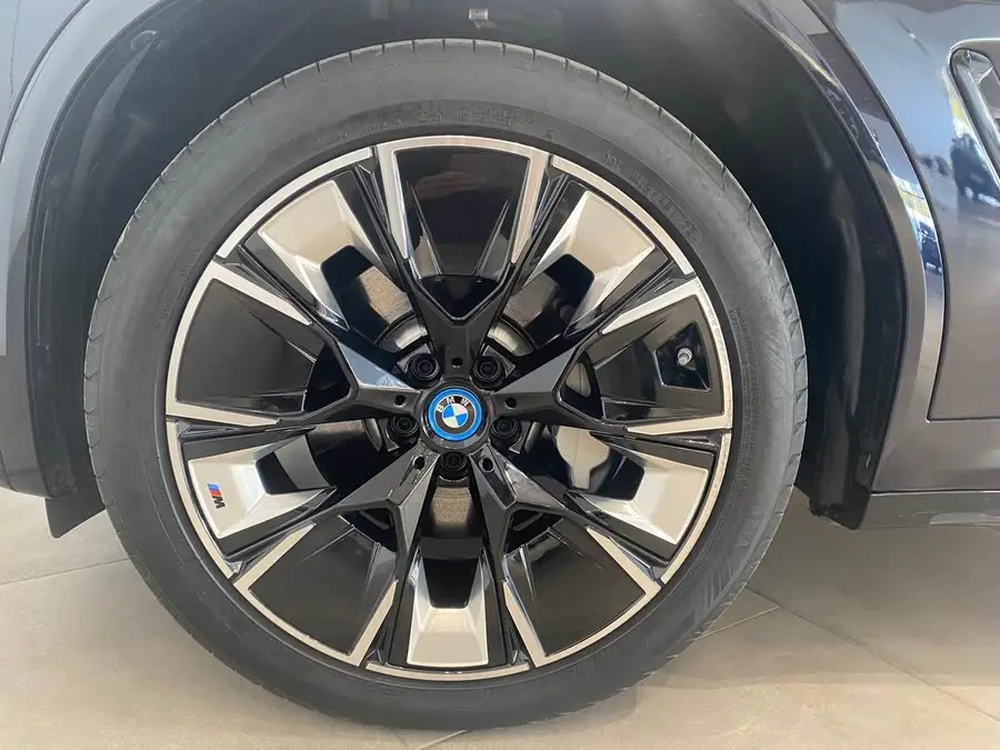 بي إم دبليو iX3 2022 الطراز الرائد