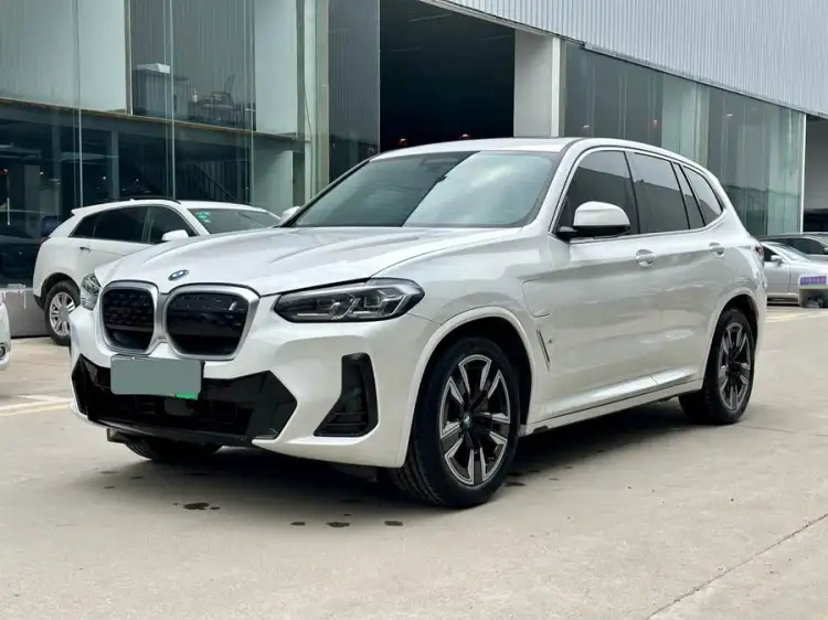 BMW iX3 2024 Leading Model