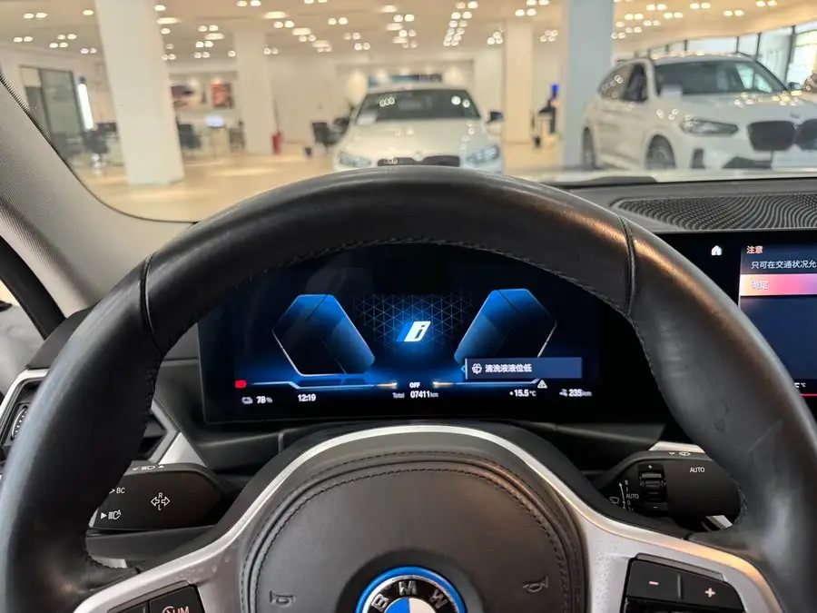 بي إم دبليو i3 2023 eDrive 40 L حزمة الرياضة الليلية