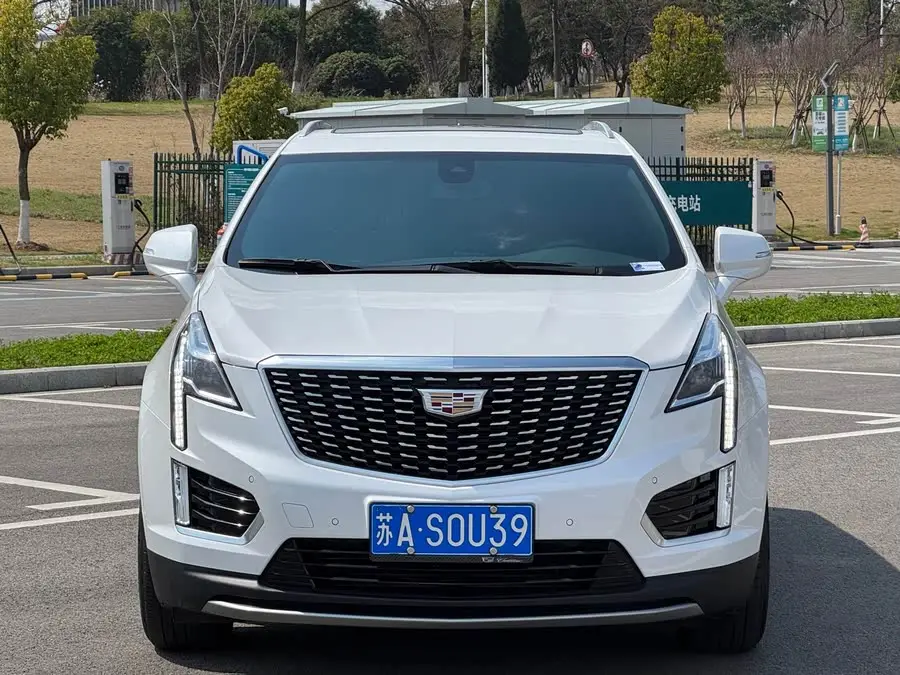 كاديلاك XT5 2023 2.0T دفع أمامي فاخر