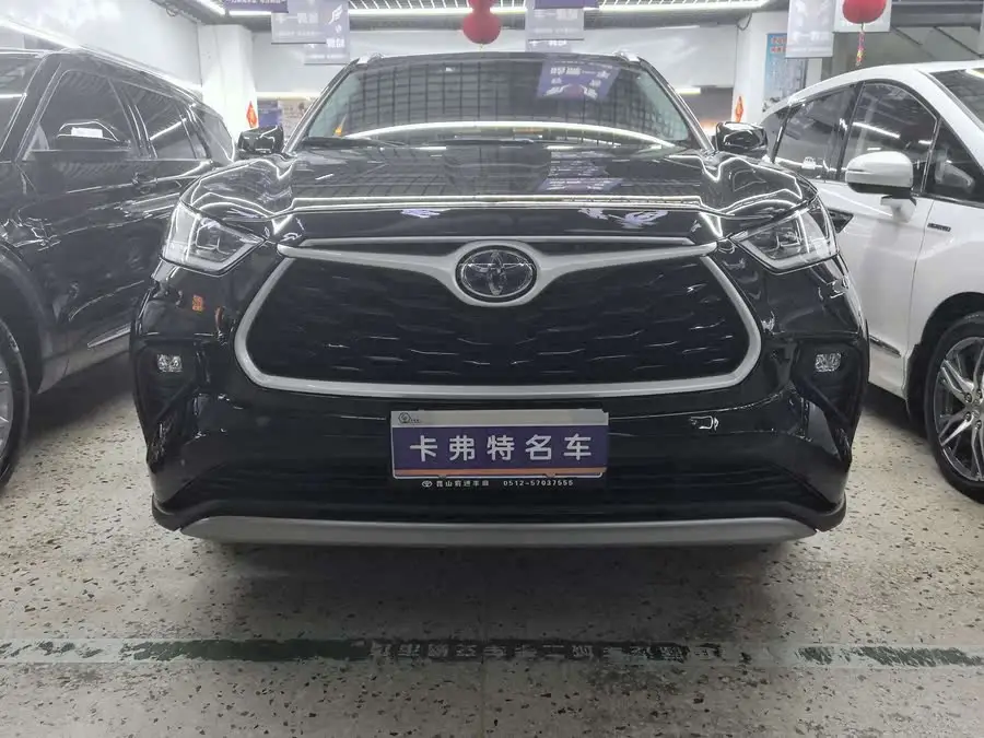 هايلاندر 2022 هايبرد 2.5L دفع رباعي بريميوم 7 مقاعد