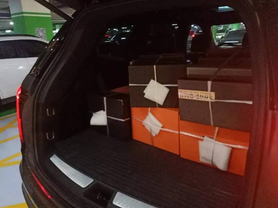 كاديلاك XT6 موديل 2021 2.0T ستة مقاعد دفع ثنائي فاخر