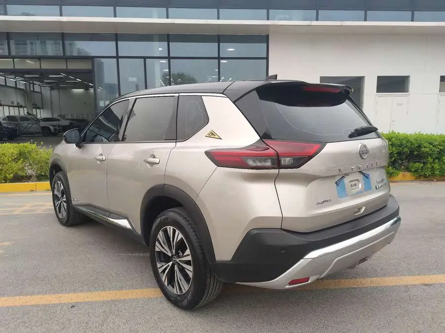 نيسان إكس-تريل 2023 إصدارة الفخامة بمحركين مزدوجين للدفع الرباعي e-POWER