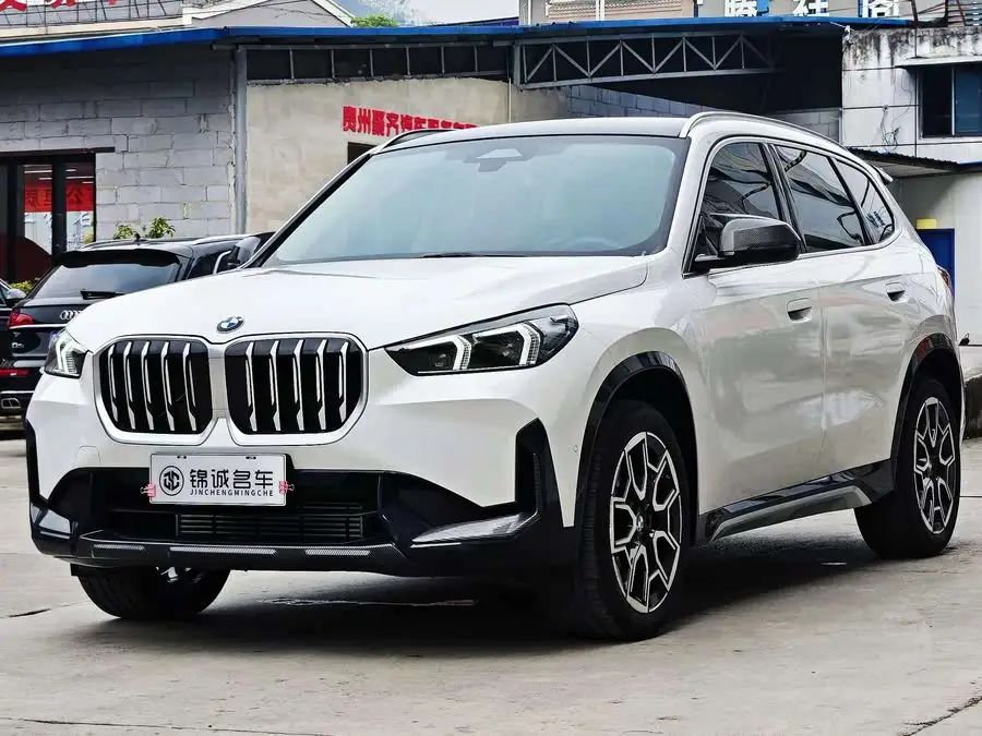 بي إم دبليو X1 2023 xDrive25Li حزمة تصميم X