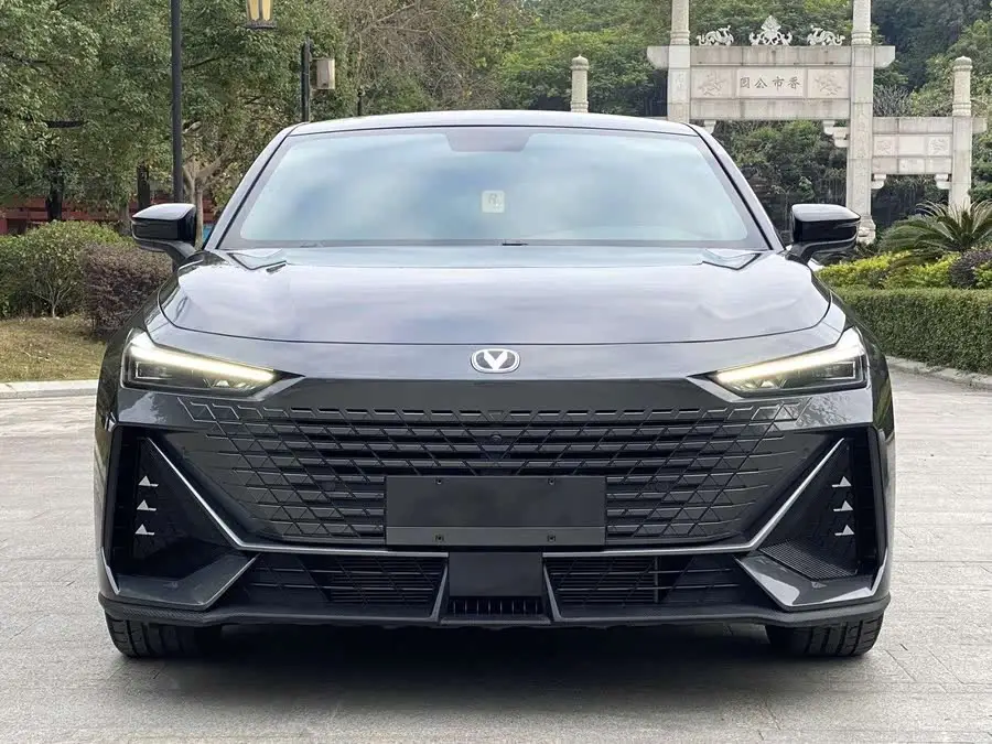 شانغهاي UNI-V 2022 1.5T البريميوم