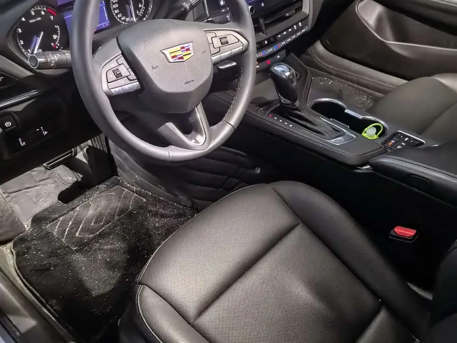 كاديلاك CT4 2023 25T الفاخرة