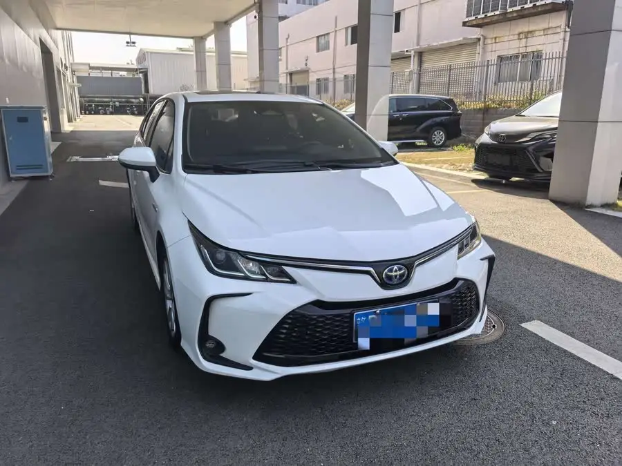 كورولا 2023 1.8 لتر هجين ذكي إليت