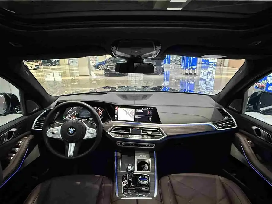 بي إم دبليو X5 2022 xDrive 40Li حزمة رياضية M