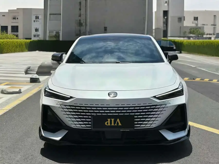 شانغن UNI-V 2023 1.5T نسخة رياضية