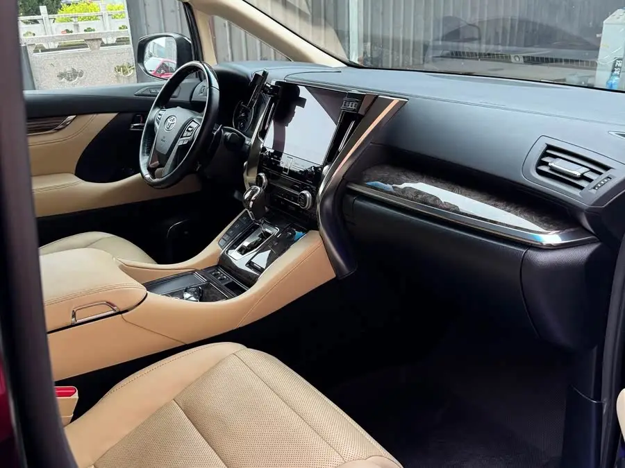 ألْفارد 2021 هايبرد 2.5 لتر إصدار متميز