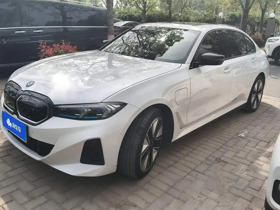 بي إم دبليو i3 2024 eDrive 40 L حزمة رياضية ليلية