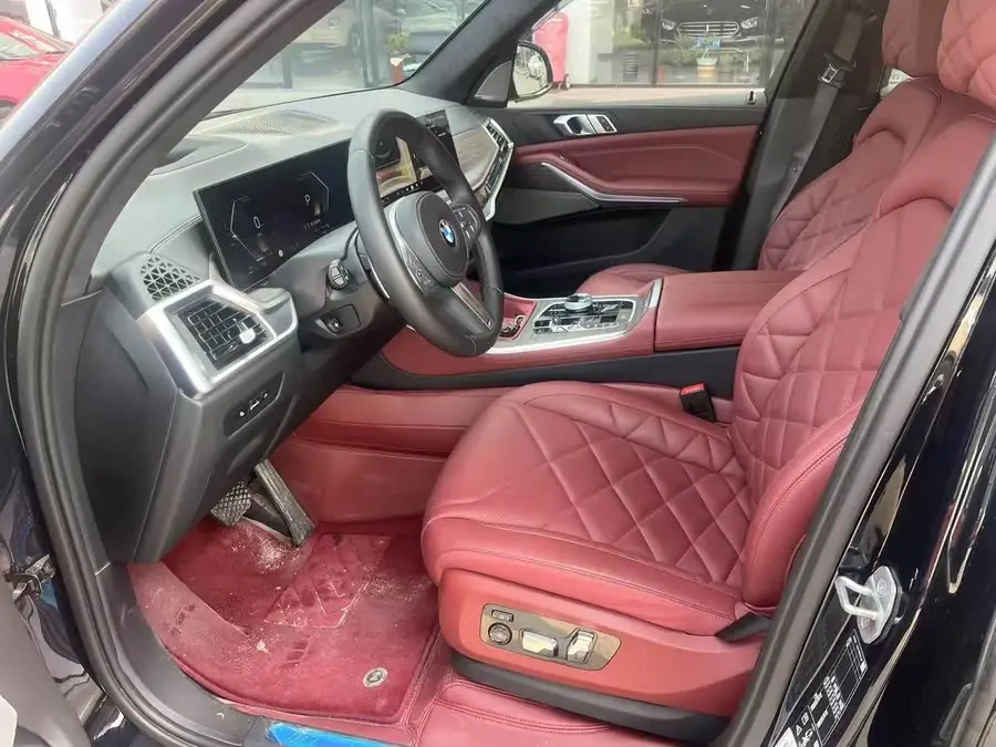 بي إم دبليو X5 2023 xDrive 40Li حزمة الرياضة الليلية M