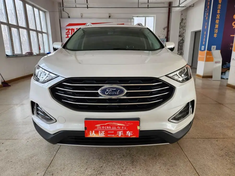 2020 Ford Edge EcoBoost 245 Two-Wheel Drive Platinum 7-Seater