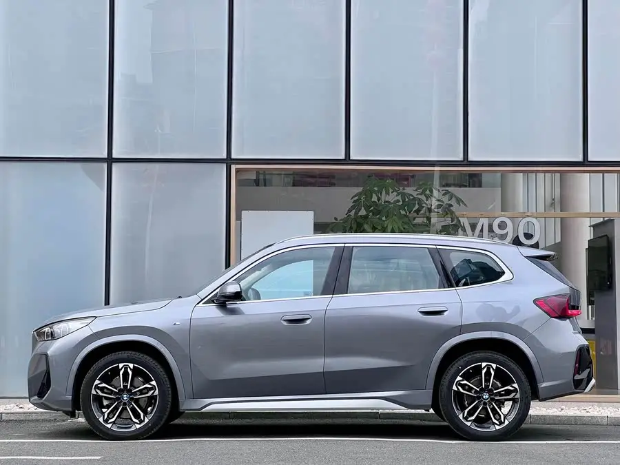 بي إم دبليو X1 2023 sDrive25Li حزمة M الرياضية