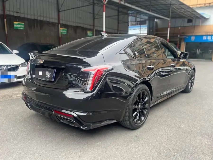 كاديلاك CT5 2023 28T الفاخرة (الإصدار القياسي)