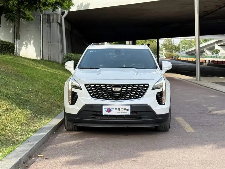 كاديلاك XT4 2022 28T دفع ثنائي طراز فاخر