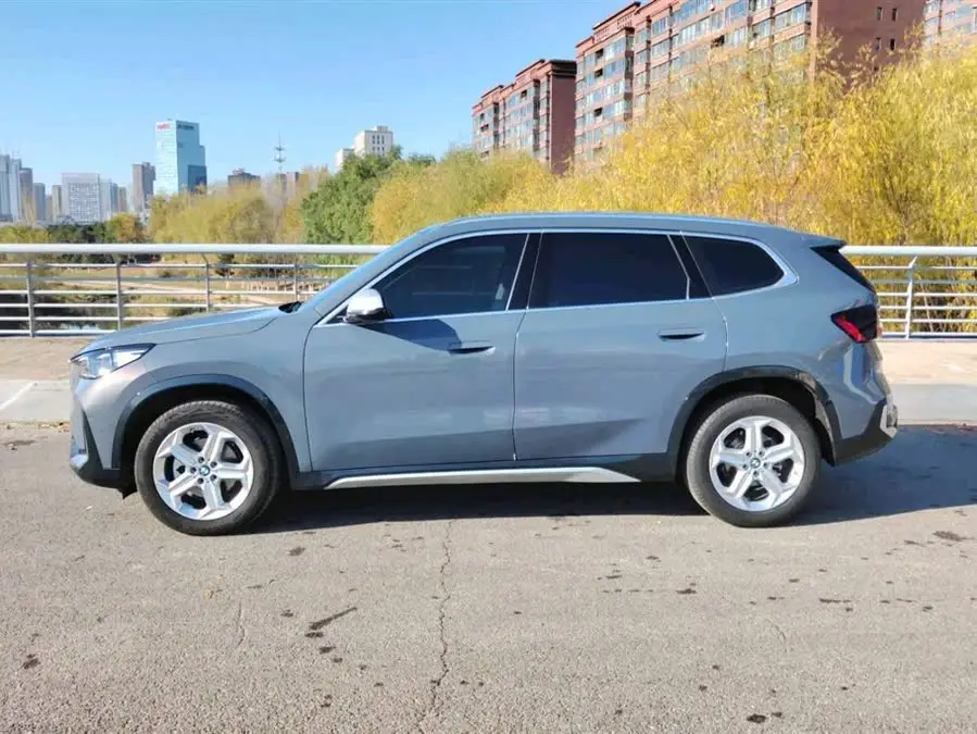 بي إم دبليو X1 2023 sDrive20Li حزمة تصميم X