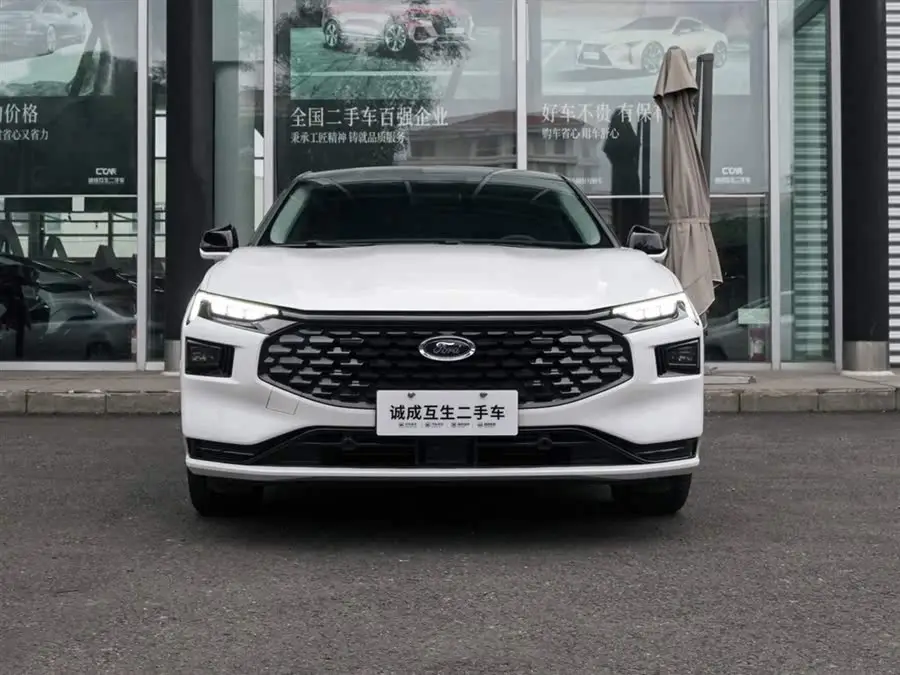 2023 فورد مونديوا إكو بوست 245 فاخرة