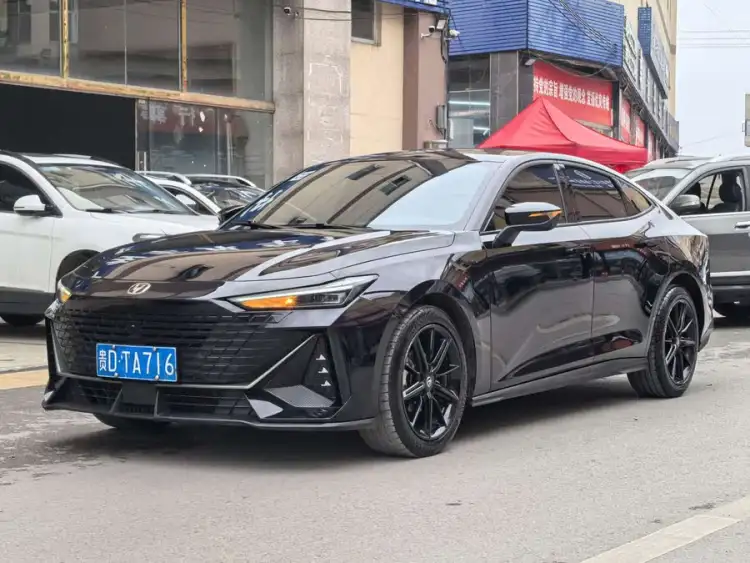 Changan UNI-V 2022 1.5T Smart Navigation Edition