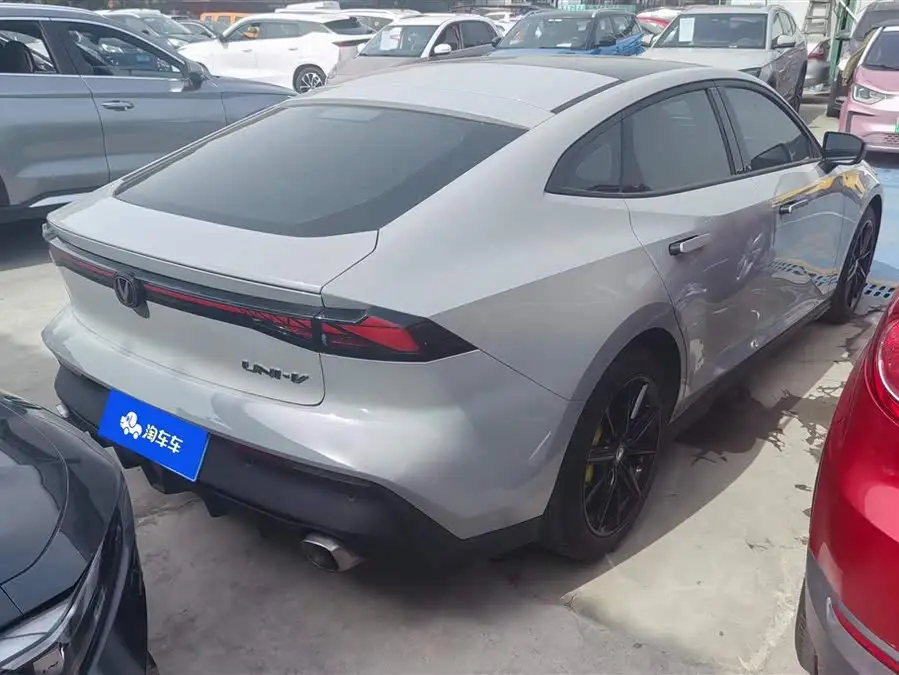 Changan UNI-V 2022 1.5T Premium