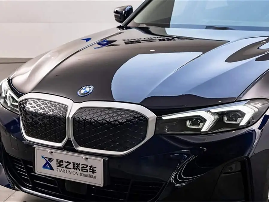 بي إم دبليو i3 2025 eDrive 35 L