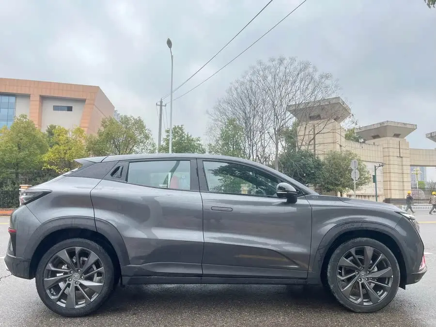 تشانغ آن UNI-T 2020 1.5T الطراز الرائد