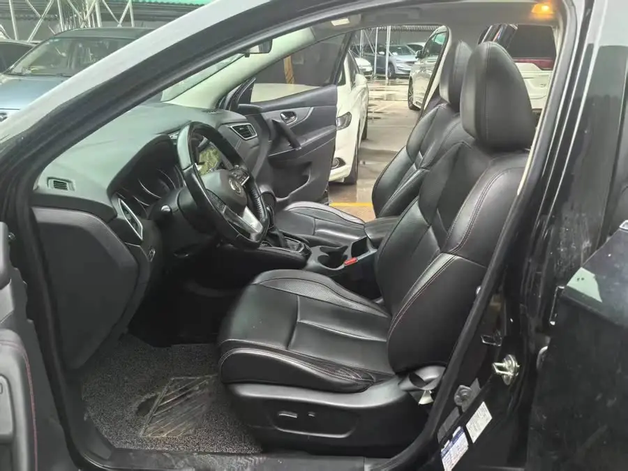 نيسان إكس-تريل 2021 2.0 لتر CVT النسخة الفاخرة