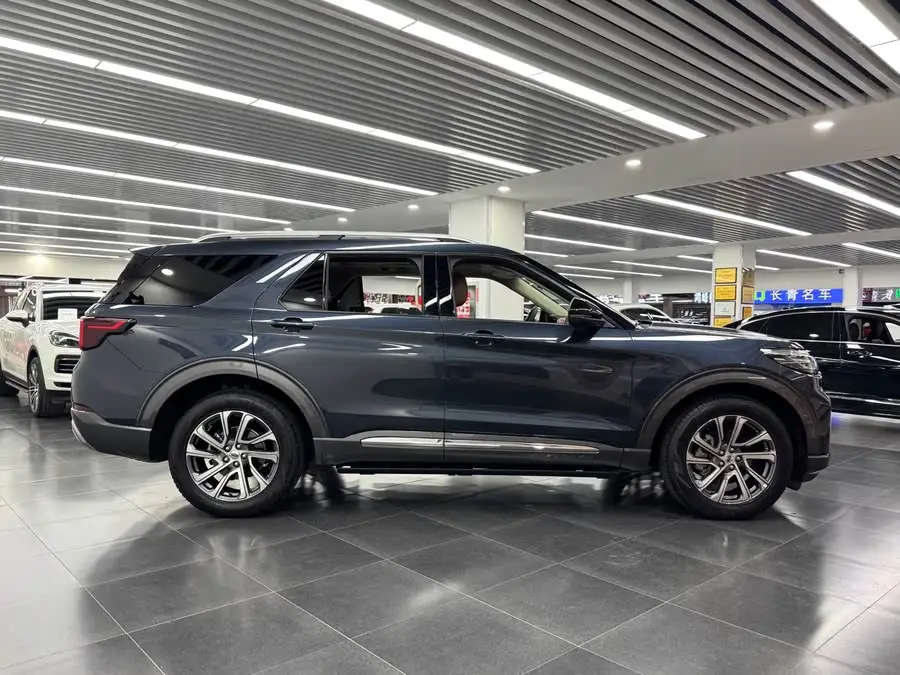 مستكشف 2023 EcoBoost 285 بنظام الدفع الرباعي Trend Plus 7 مقاعد