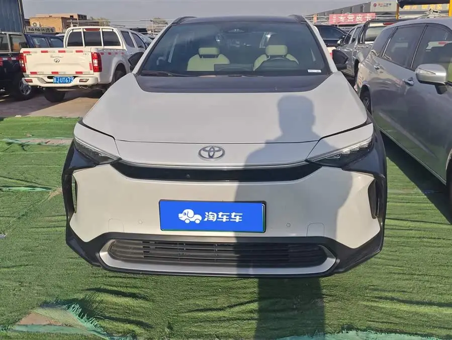 تويوتا FAW bZ4X 2022 النسخة المتميزة عالية الأداء ذات الدفع الرباعي