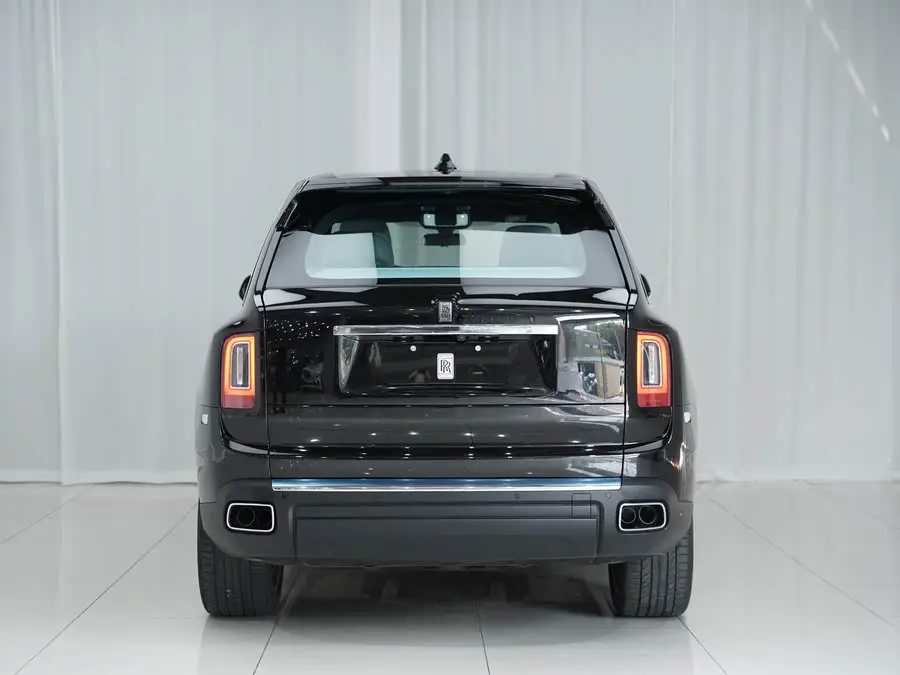 كولينان 2024 طراز بأربعة مقاعد