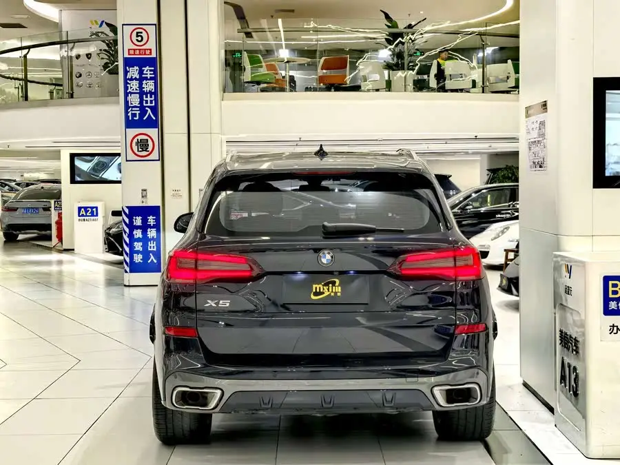 بي إم دبليو X5 2023 xDrive 30Li حزمة M الرياضية الحصرية