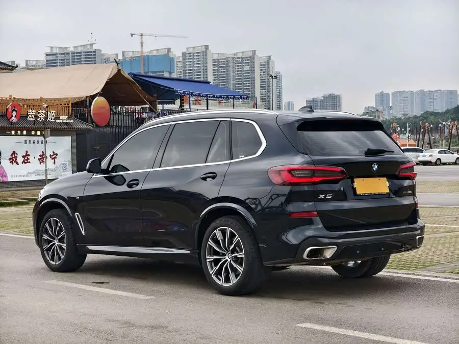 بي إم دبليو X5 2022 الطراز المحسن xDrive 30Li حزمة M الرياضية