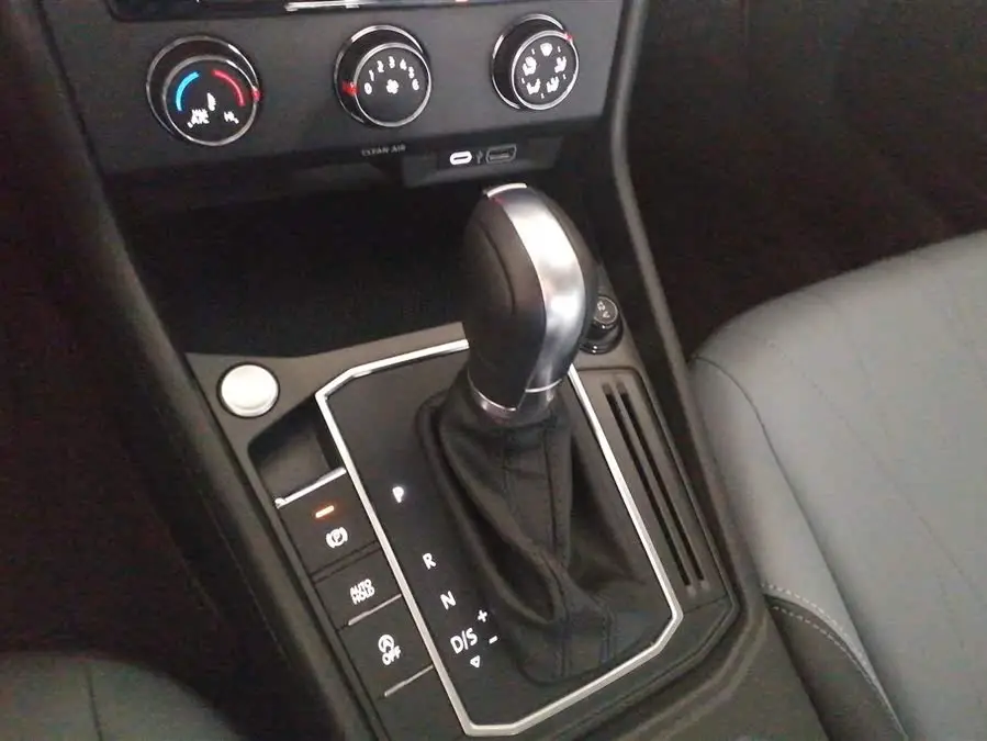 لافيدا 2024 1.5 لتر أوتوماتيكي إصدار السماء المرصعة بالنجوم خمسة ملايين