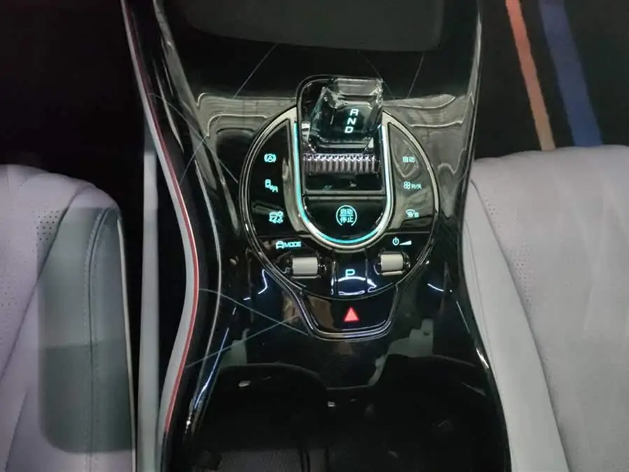 ختم 2022 نموذج 650 كم دفع رباعي أداء