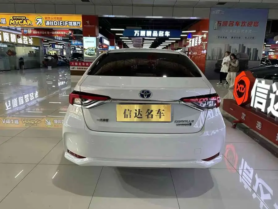 2021 كورولا هايبرد 1.8 لتر E-CVT النخبة