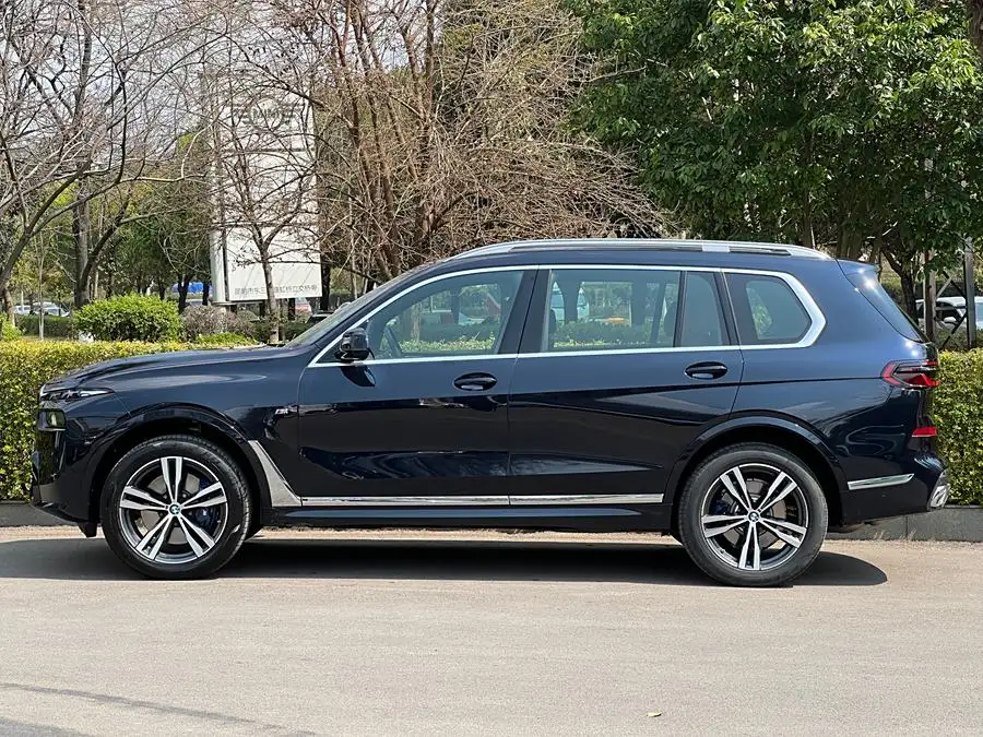 بي إم دبليو X7 2023 xDrive40i حزمة رياضية M