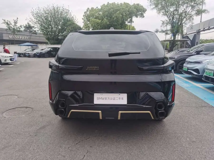 بي إم دبليو XM 2023 الطراز الأساسي