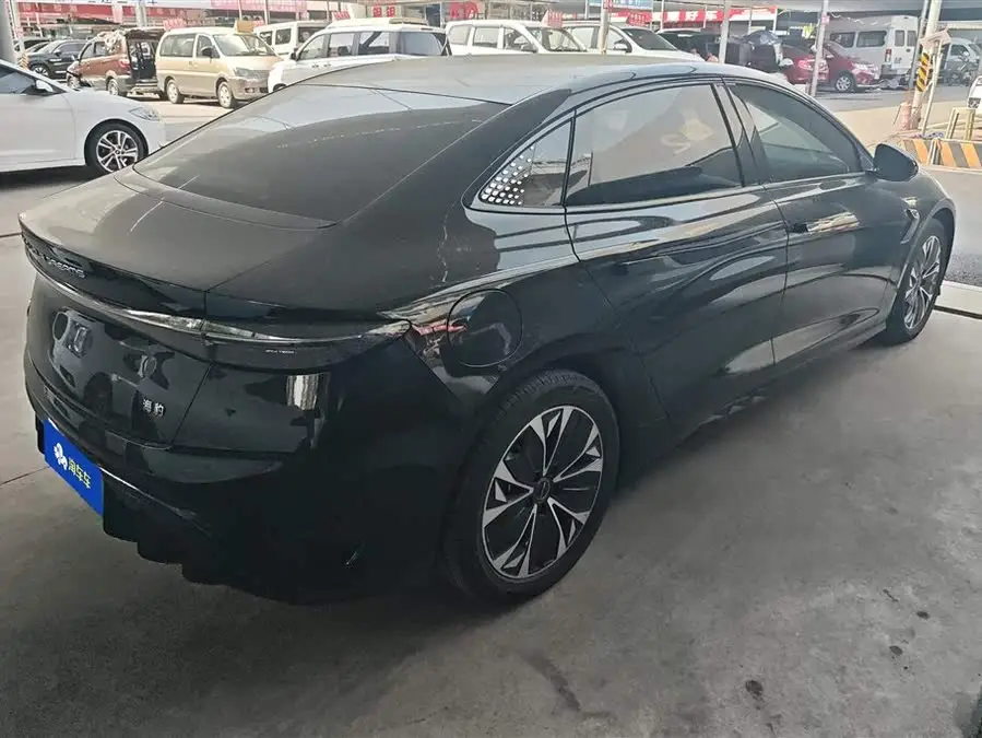 سيال 2022 موديل 550 كم النسخة النخبوية ذات الدفع الخلفي المدى القياسي