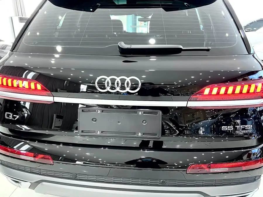 Audi Q7 2023 55 TFSI quattro S line Sport