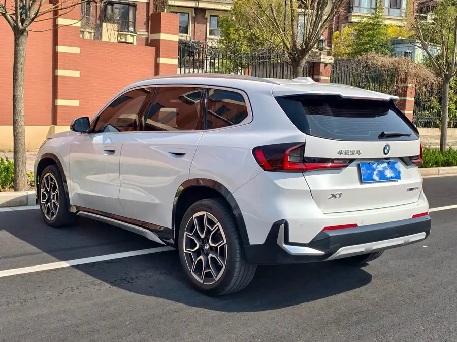 بي إم دبليو X1 2023 sDrive25Li حزمة تصميم X