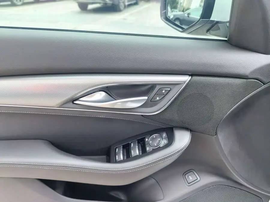 كاديلاك CT5 2022 28T الفاخرة (النسخة القياسية)