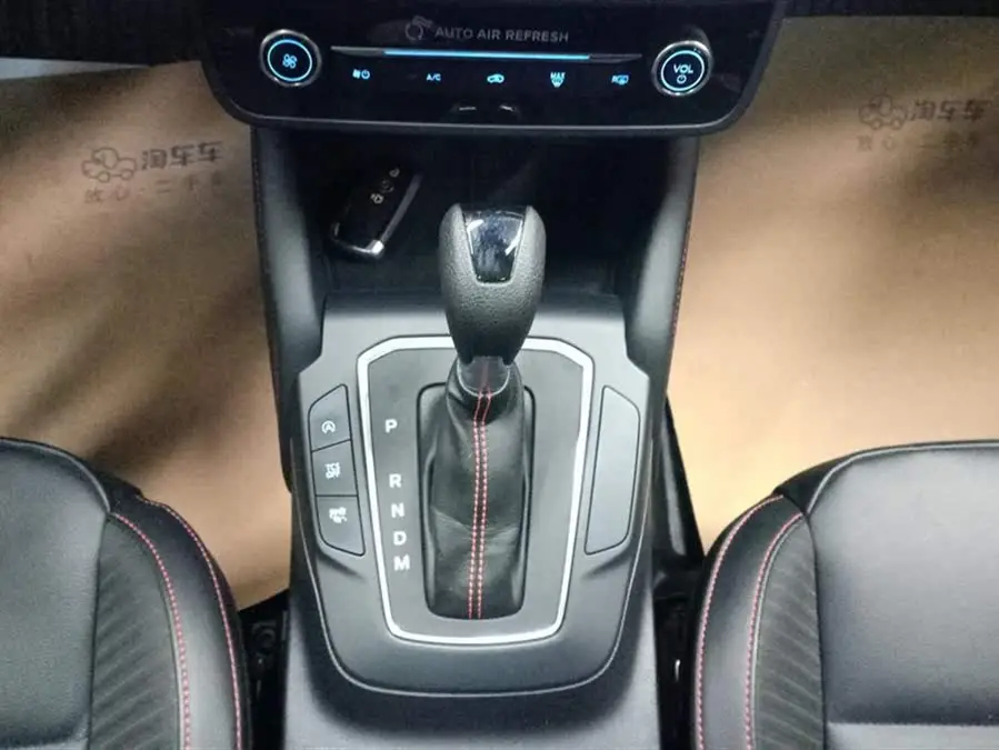 فورد فوكس 2022 هاتشباك إيكوبوست 180 أوتوماتيكي ST لاين