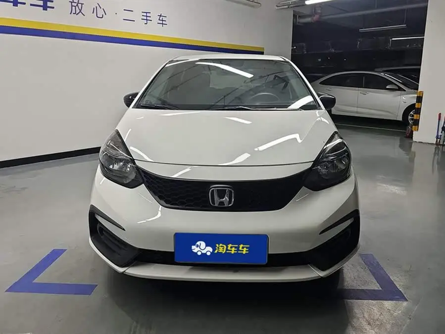 2021 هوندا فيت 1.5 لتر CVT إصدار المد潮