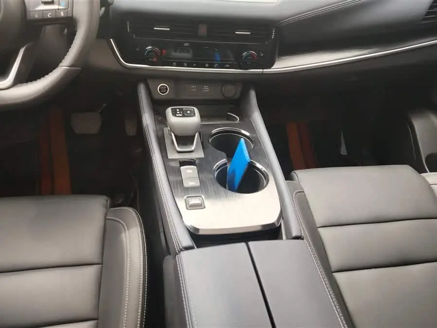 2023 نيسان إكس تريل 1.3T CVT فلاجشيب