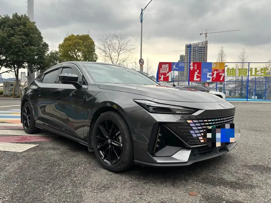 Changan UNI-V 2024 1.5T Smart Navigation Edition