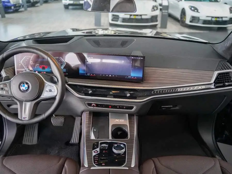 BMW X5 2023 xDrive 40Li M Sport Night Package